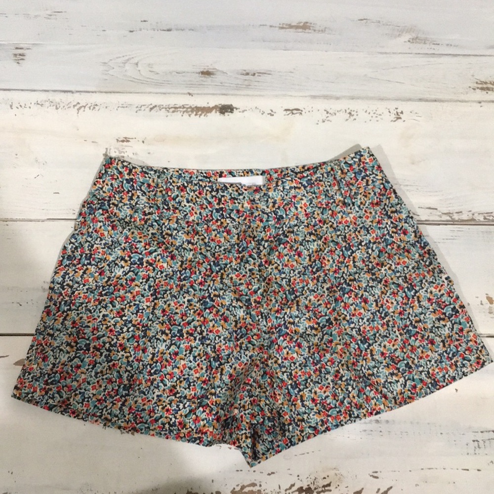 ⭐️ 2/$25 or 3/$35 Floral print shorts